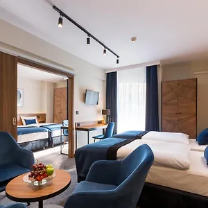 4* מלון Ascot Premium